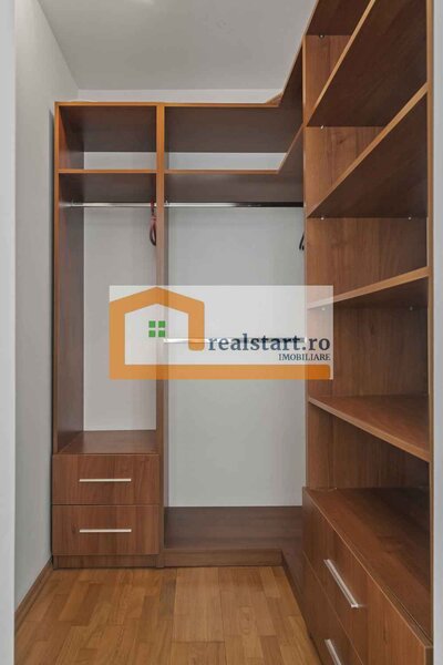 Parcul Circului,  la 300m Metrou Stefan cel Mare, loc parcare-garaj