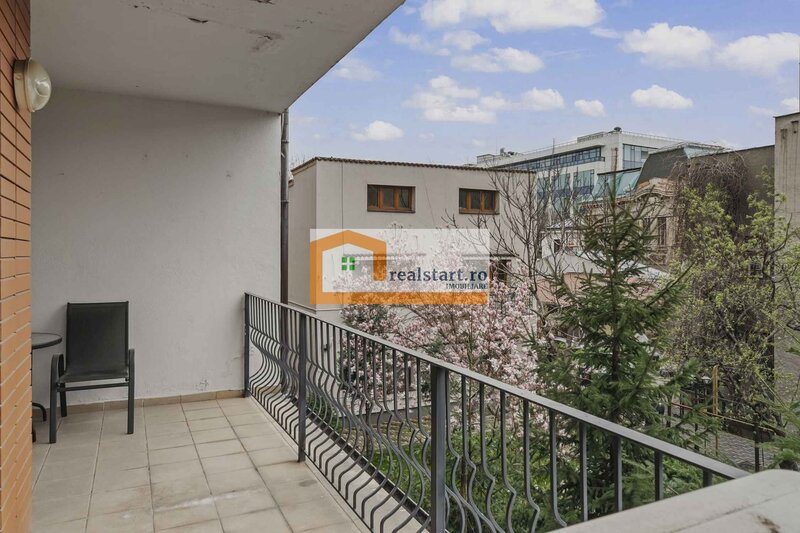 Parcul Circului,  la 300m Metrou Stefan cel Mare, loc parcare-garaj