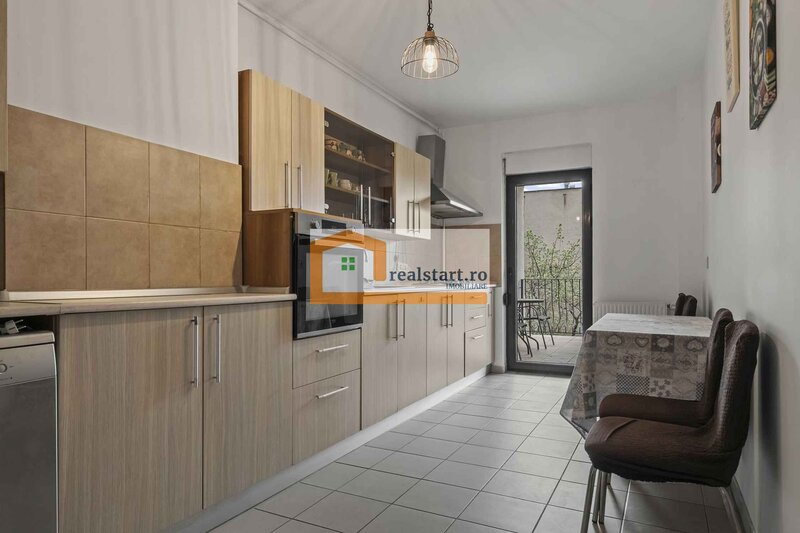 Parcul Circului,  la 300m Metrou Stefan cel Mare, loc parcare-garaj