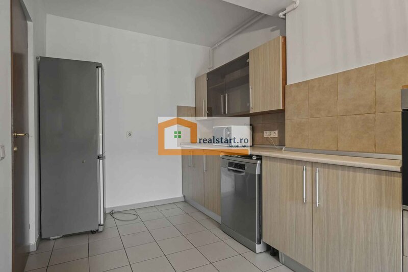 Parcul Circului,  la 300m Metrou Stefan cel Mare, loc parcare-garaj