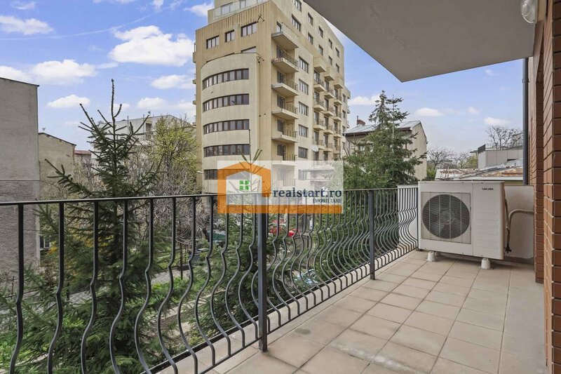 Parcul Circului,  la 300m Metrou Stefan cel Mare, loc parcare-garaj